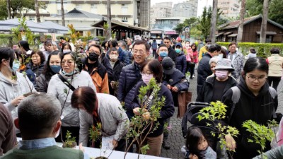 院長植樹羅東林場 傳承下一個百年 (2)